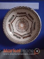 Traditional Romanian hovezu ceramic plate.