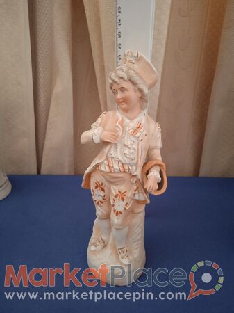A collectable German bisque figurine number 32. - Μέσα Γειτονιά, Λεμεσός