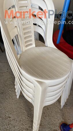 17 white plastic chairs - Κάτω Πολεμίδια, Λεμεσός